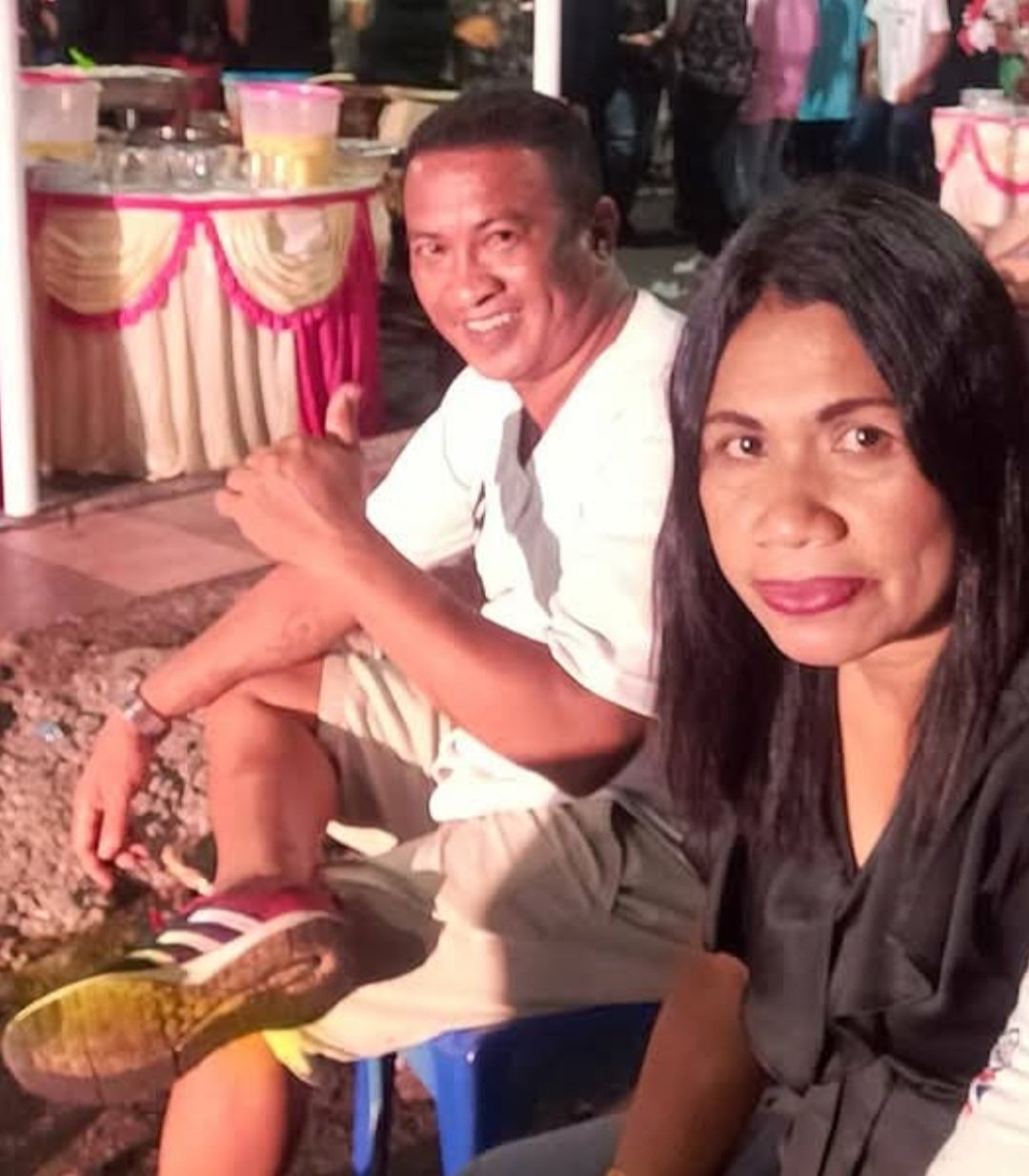 Foto Ist : Ipul dan Istrinya Kadiadukcapil Sitaro.
